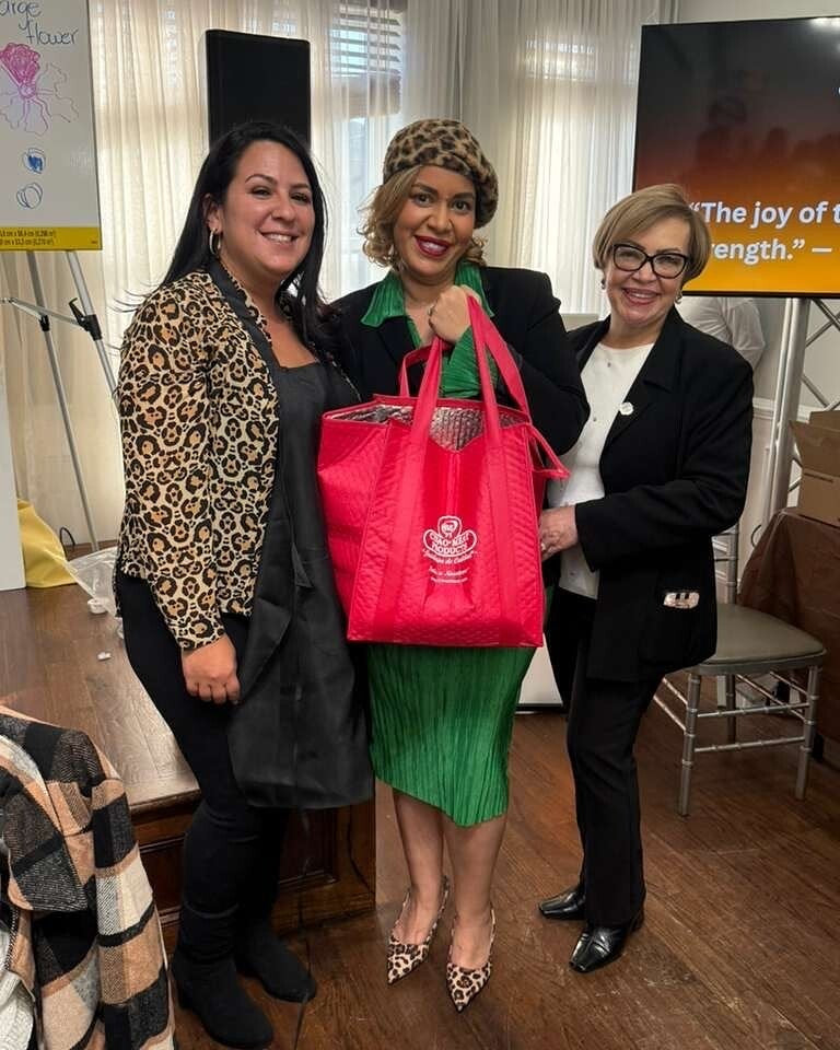 Cibao Supports Canasta Donations at Greca Painting Event